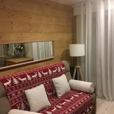 Les Cimes D'or Mont Blanc Apartment *